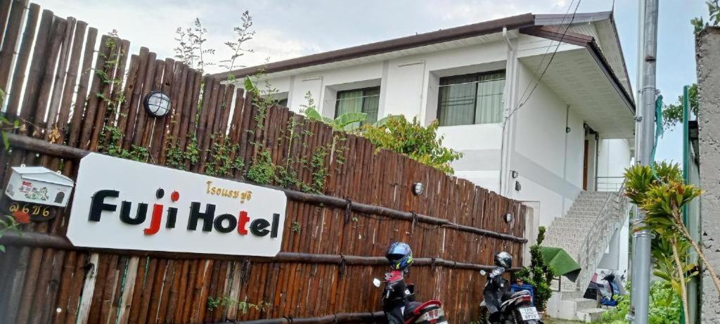 Sakura House Hostel Чиангмай Екстериор снимка