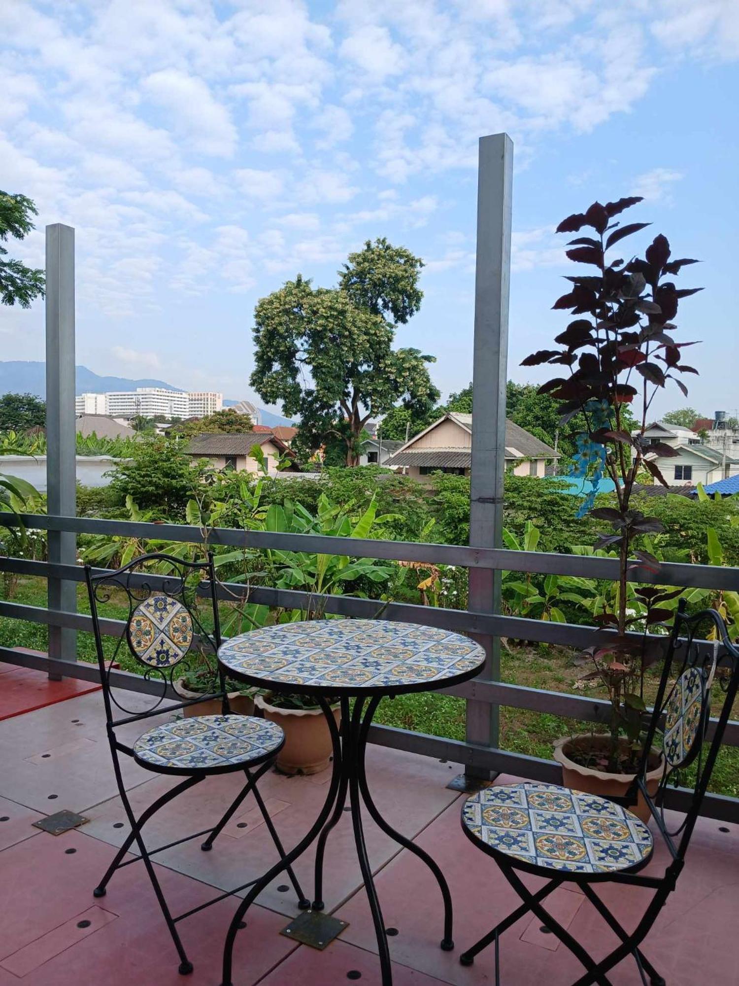 Sakura House Hostel Чиангмай Екстериор снимка