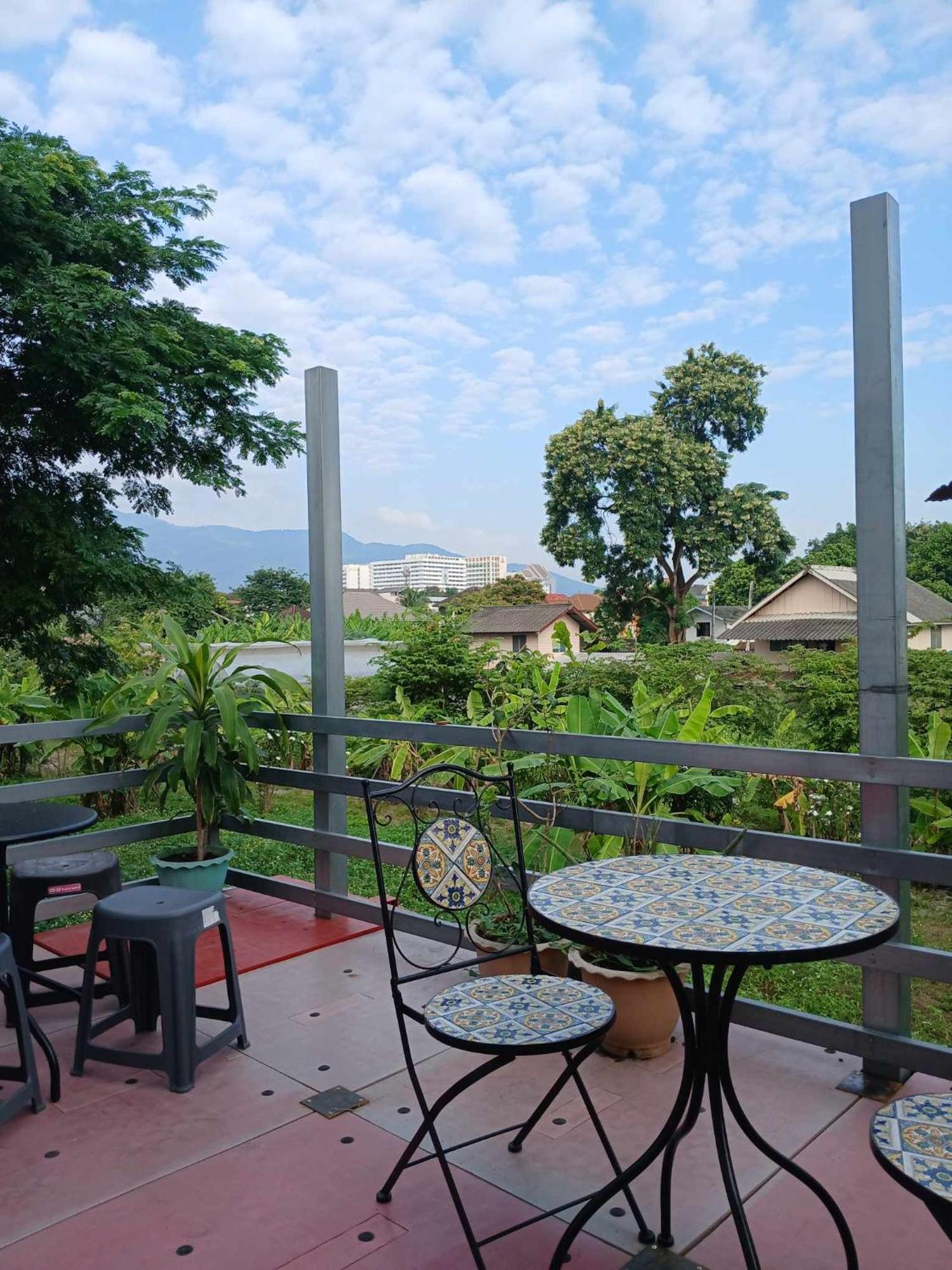 Sakura House Hostel Чиангмай Екстериор снимка